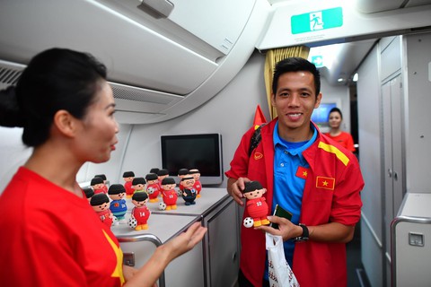 Tuyển Việt Nam trên chuyến bay rời Malaysia - Ảnh 7. Tuyển Việt Nam trên chuyến bay rời Malaysia - Ảnh 7.