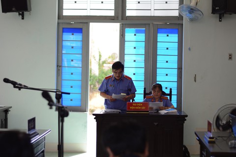 Xét xử đường dây buôn lậu xăng, dầu ngàn tỉ - Ảnh 3. Xét xử đường dây buôn lậu xăng, dầu ngàn tỉ - Ảnh 3.
