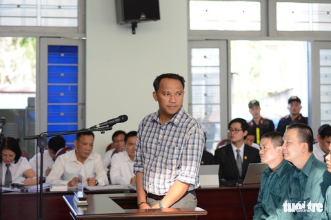 Xét xử đường dây buôn lậu xăng, dầu ngàn tỉ - Ảnh 4. Xét xử đường dây buôn lậu xăng, dầu ngàn tỉ - Ảnh 4.