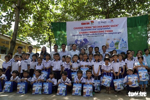 Sẻ chia sẻ nước sạch với học trò miền biên giới Đồng Tháp - Ảnh 2. Sẻ chia sẻ nước sạch với học trò miền biên giới Đồng Tháp - Ảnh 2.