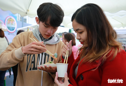 Nên duyên vợ chồng nhờ... phở - Ảnh 1. Nên duyên vợ chồng nhờ... phở - Ảnh 1.