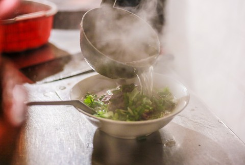 Chồng ơi mau về để cả nhà quây quần quanh nồi phở - Ảnh 1. Chồng ơi mau về để cả nhà quây quần quanh nồi phở - Ảnh 1.