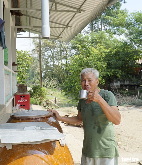 Nước bẩn bao vây, người dân kêu cứu - Ảnh 5. Nước bẩn bao vây, người dân kêu cứu - Ảnh 5.