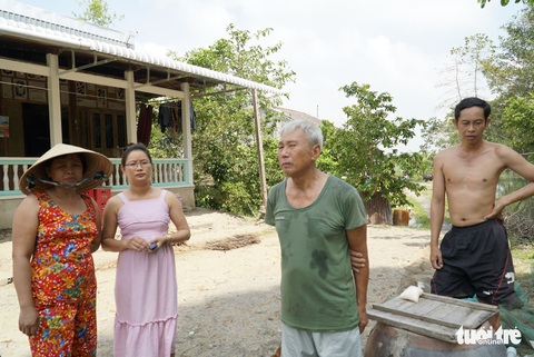 Nước bẩn bao vây, người dân kêu cứu - Ảnh 2. Nước bẩn bao vây, người dân kêu cứu - Ảnh 2.