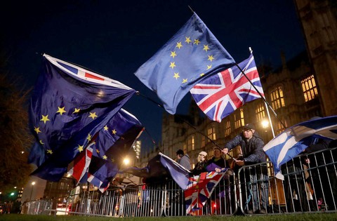 Phe phản đối hoãn binh, bà Theresa May tạm thoát nạn - Ảnh 4. Phe phản đối hoãn binh, bà Theresa May tạm thoát nạn - Ảnh 4.
