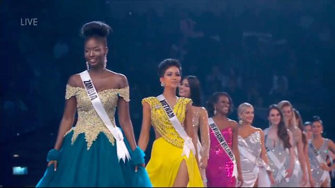Miss Universe 2018: H’Hen Niê trình diễn bikini, hất váy thần thái - Ảnh 12. Miss Universe 2018: H’Hen Niê trình diễn bikini, hất váy thần thái - Ảnh 12.
