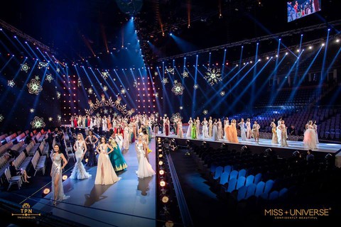 Miss Universe 2018: H’Hen Niê trình diễn bikini, hất váy thần thái - Ảnh 13. Miss Universe 2018: H’Hen Niê trình diễn bikini, hất váy thần thái - Ảnh 13.
