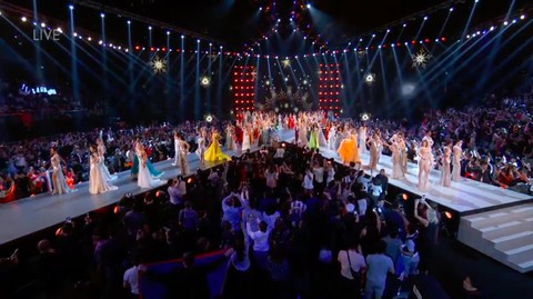 Miss Universe 2018: H’Hen Niê trình diễn bikini, hất váy thần thái - Ảnh 14. Miss Universe 2018: H’Hen Niê trình diễn bikini, hất váy thần thái - Ảnh 14.