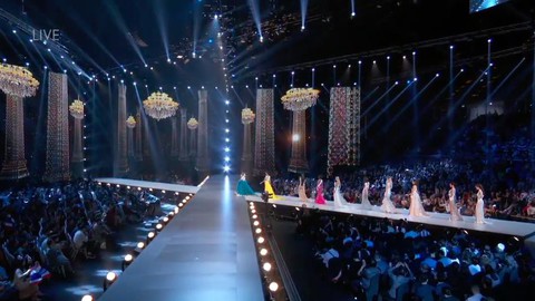 Miss Universe 2018: H’Hen Niê trình diễn bikini, hất váy thần thái - Ảnh 11. Miss Universe 2018: H’Hen Niê trình diễn bikini, hất váy thần thái - Ảnh 11.