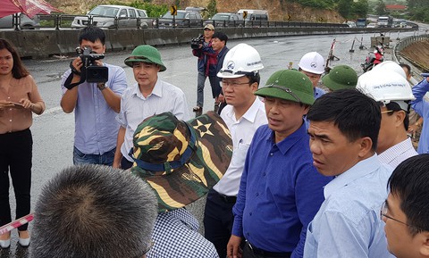 Để quốc lộ 1 hỏng nặng kéo dài là thiếu trách nhiệm, vô cảm - Ảnh 1. Để quốc lộ 1 hỏng nặng kéo dài là thiếu trách nhiệm, vô cảm - Ảnh 1.