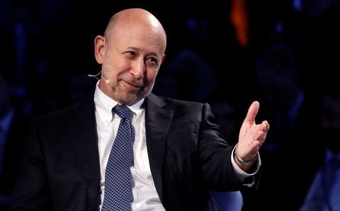 Ông trùm Goldman Sachs không thể về hưu vì bê bối quỹ 1MDB - Ảnh 1. Ông trùm Goldman Sachs không thể về hưu vì bê bối quỹ 1MDB - Ảnh 1.