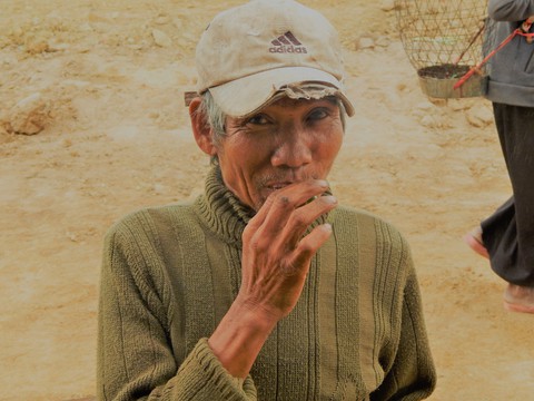 Làng 6 không trên đỉnh Cheng Leng về nơi ở mới đón tết - Ảnh 3.