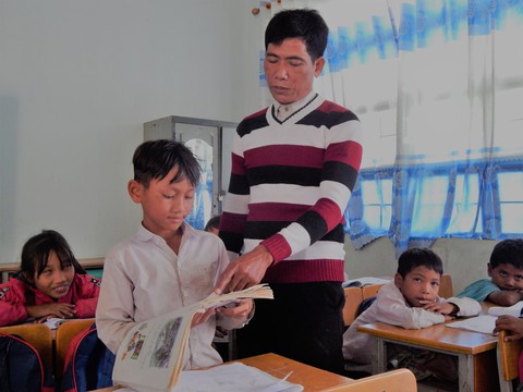 Làng 6 không trên đỉnh Cheng Leng về nơi ở mới đón tết - Ảnh 11.