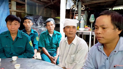 Dân quân trẻ tử vong khi tham gia cứu cầu trong lũ - Ảnh 1. Dân quân trẻ tử vong khi tham gia cứu cầu trong lũ - Ảnh 1.