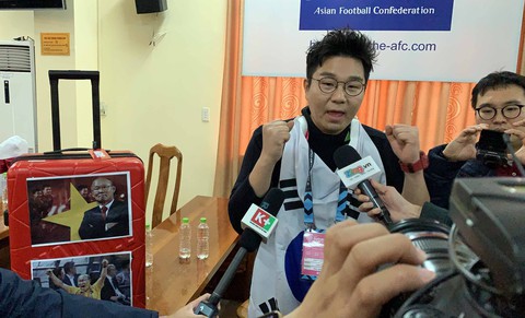 Hai đài truyền hình lớn Hàn Quốc tác nghiệp họp báo và chung kết lượt về AFF Cup 2018 - Ảnh 4. Hai đài truyền hình lớn Hàn Quốc tác nghiệp họp báo và chung kết lượt về AFF Cup 2018 - Ảnh 4.