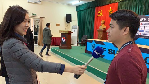 Hai đài truyền hình lớn Hàn Quốc tác nghiệp họp báo và chung kết lượt về AFF Cup 2018 - Ảnh 2. Hai đài truyền hình lớn Hàn Quốc tác nghiệp họp báo và chung kết lượt về AFF Cup 2018 - Ảnh 2.