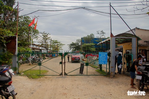 TP.HCM: 2 người chết sau tiếng nổ lớn tại xưởng đóng tàu - Ảnh 1. TP.HCM: 2 người chết sau tiếng nổ lớn tại xưởng đóng tàu - Ảnh 1.
