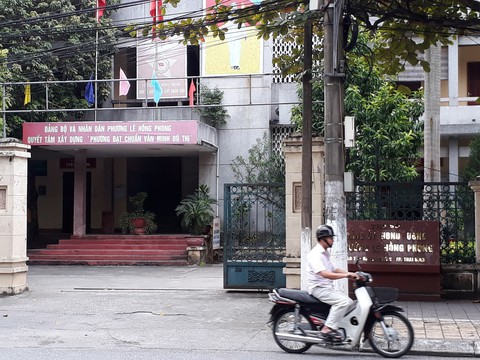 Cách chức vụ trong đảng của chủ tịch phường cho vợ vay vốn ‘thoát nghèo’ - Ảnh 2. Cách chức vụ trong đảng của chủ tịch phường cho vợ vay vốn ‘thoát nghèo’ - Ảnh 2.