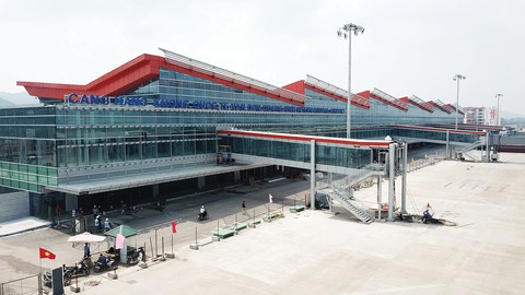 Sân bay quốc tế Vân Đồn tạm dừng hoạt động trong 24 giờ - Ảnh 1. Sân bay quốc tế Vân Đồn tạm dừng hoạt động trong 24 giờ - Ảnh 1.