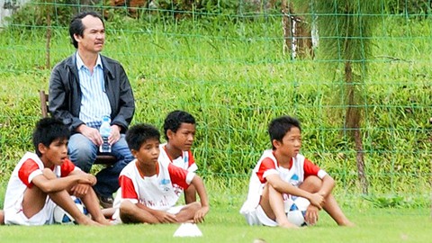 Bầu Đức và bầu Hiển: hai ông bầu hạnh phúc - Ảnh 1. Bầu Đức và bầu Hiển: hai ông bầu hạnh phúc - Ảnh 1.