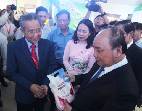 Thủ tướng: An Giang là nét chấm phá trong bức tranh của ĐBSCL - Ảnh 2. Thủ tướng: An Giang là nét chấm phá trong bức tranh của ĐBSCL - Ảnh 2.