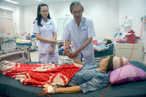 Tăng phí, có tăng chất lượng dịch vụ y tế? - Ảnh 1. Tăng phí, có tăng chất lượng dịch vụ y tế? - Ảnh 1.