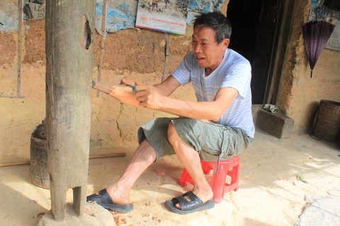 Nghệ nhân lão luyện Lầu Chá Của và tiếng khèn vắt qua ngàn mây - Ảnh 6. Nghệ nhân lão luyện Lầu Chá Của và tiếng khèn vắt qua ngàn mây - Ảnh 6.