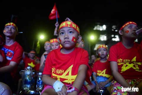 Thương quá bệnh nhi ung bướu nén cơn đau cổ vũ tuyển Việt Nam - Ảnh 5. Thương quá bệnh nhi ung bướu nén cơn đau cổ vũ tuyển Việt Nam - Ảnh 5.