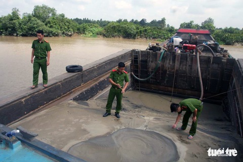 Đồng Nai khởi tố một đối tượng khai thác cát trái phép trên sông - Ảnh 1. Đồng Nai khởi tố một đối tượng khai thác cát trái phép trên sông - Ảnh 1.