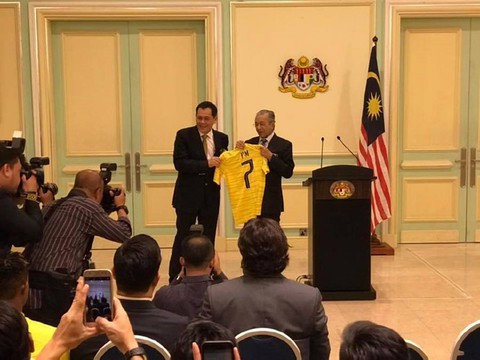 Thủ tướng Malaysia kêu gọi: Hãy đi và mang cúp về nhà - Ảnh 2. Thủ tướng Malaysia kêu gọi: Hãy đi và mang cúp về nhà - Ảnh 2.
