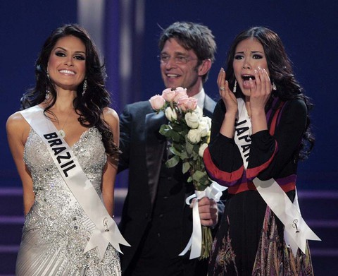 Thí sinh Miss Universe khóc, la thét, há hốc mồm khi là Hoa hậu - Ảnh 12. Thí sinh Miss Universe khóc, la thét, há hốc mồm khi là Hoa hậu - Ảnh 12.