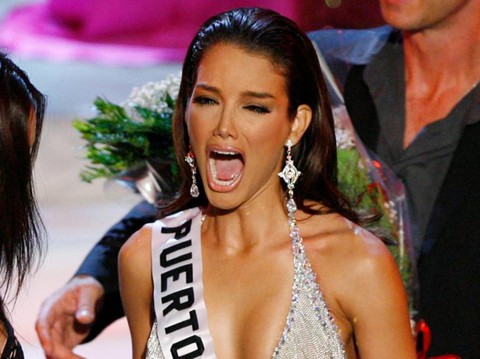 Thí sinh Miss Universe khóc, la thét, há hốc mồm khi là Hoa hậu - Ảnh 13. Thí sinh Miss Universe khóc, la thét, há hốc mồm khi là Hoa hậu - Ảnh 13.