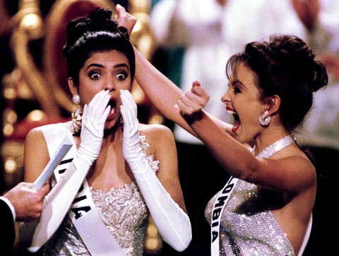 Thí sinh Miss Universe khóc, la thét, há hốc mồm khi là Hoa hậu - Ảnh 16. Thí sinh Miss Universe khóc, la thét, há hốc mồm khi là Hoa hậu - Ảnh 16.