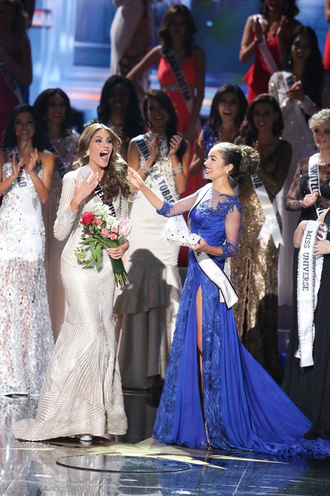 Thí sinh Miss Universe khóc, la thét, há hốc mồm khi là Hoa hậu - Ảnh 6. Thí sinh Miss Universe khóc, la thét, há hốc mồm khi là Hoa hậu - Ảnh 6.