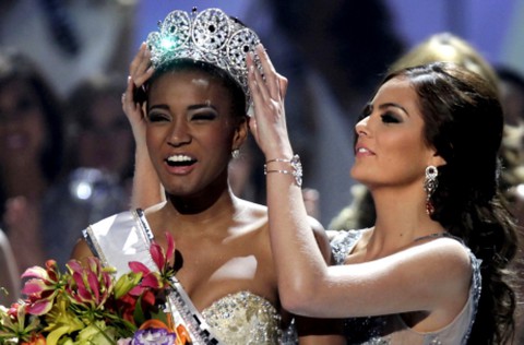 Thí sinh Miss Universe khóc, la thét, há hốc mồm khi là Hoa hậu - Ảnh 8. Thí sinh Miss Universe khóc, la thét, há hốc mồm khi là Hoa hậu - Ảnh 8.