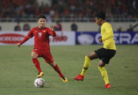 Quang Hải đoạt giải Cầu thủ xuất sắc nhất AFF Cup 2018 - Ảnh 1. Quang Hải đoạt giải Cầu thủ xuất sắc nhất AFF Cup 2018 - Ảnh 1.