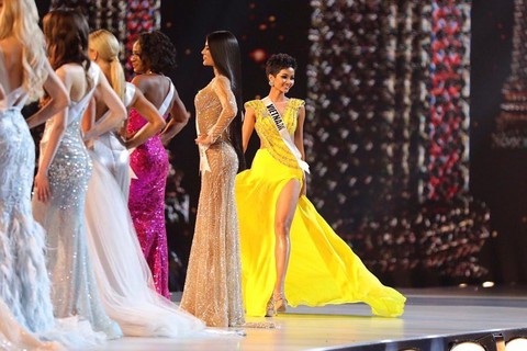 Miss Universe 2017 háo hức trao vương miện cho người kế nhiệm - Ảnh 7. Miss Universe 2017 háo hức trao vương miện cho người kế nhiệm - Ảnh 7.