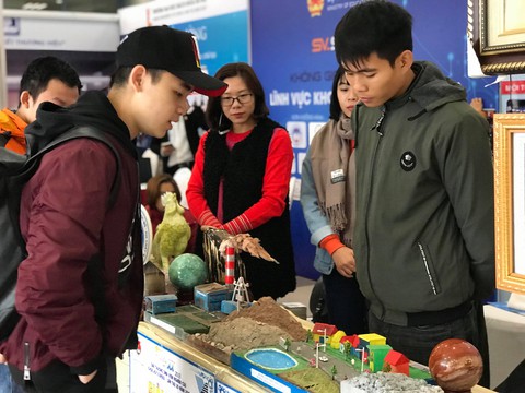 Thầy cô phải ‘thi đua với sinh viên trong đổi mới sáng tạo - Ảnh 2. Thầy cô phải ‘thi đua với sinh viên trong đổi mới sáng tạo - Ảnh 2.