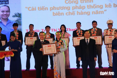 Trao thưởng 28 sản phẩm, công trình sáng tạo trẻ năm 2018 - Ảnh 1. Trao thưởng 28 sản phẩm, công trình sáng tạo trẻ năm 2018 - Ảnh 1.