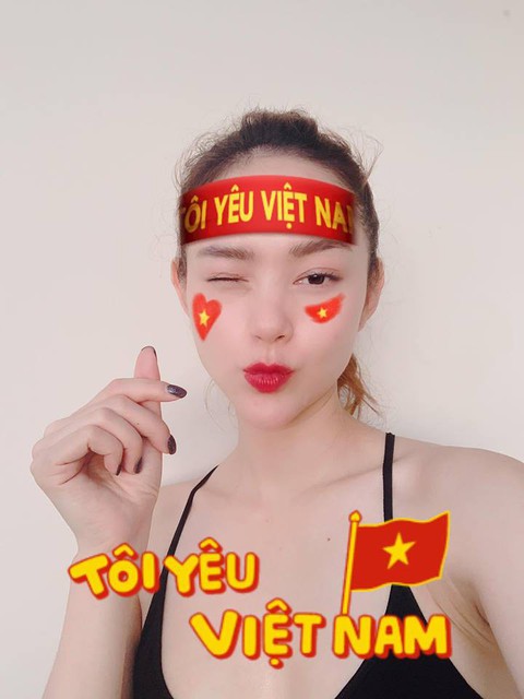 Facebook các nghệ sĩ nổi tiếng rộn ràng với Việt Nam vô địch - Ảnh 2. Facebook các nghệ sĩ nổi tiếng rộn ràng với Việt Nam vô địch - Ảnh 2.