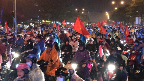 Đêm nay tôi và hàng triệu người Việt không ngủ! - Ảnh 3. Đêm nay tôi và hàng triệu người Việt không ngủ! - Ảnh 3.
