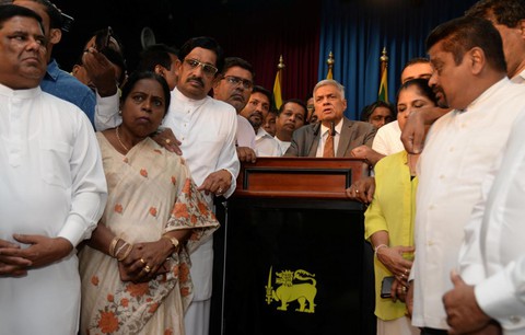 Thủ tướng Sri Lanka được bổ nhiệm lại sau khi bị sa thải - Ảnh 1. Thủ tướng Sri Lanka được bổ nhiệm lại sau khi bị sa thải - Ảnh 1.
