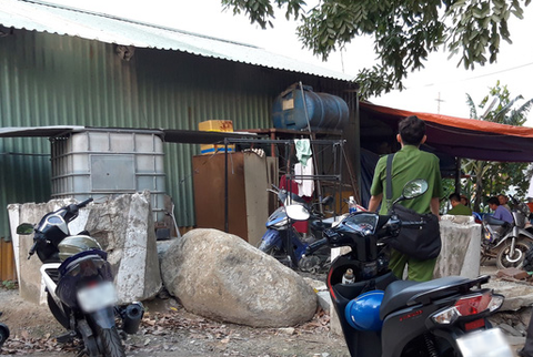 Lên mái nhà giúp sửa điện, nam công nhân bị giật tử vong - Ảnh 1. Lên mái nhà giúp sửa điện, nam công nhân bị giật tử vong - Ảnh 1.