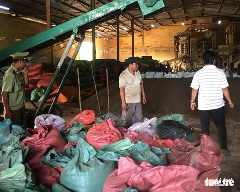 Ngày 18-12 xử vụ trộn hỗn hợp pin vào tiêu tại Đắk Nông - Ảnh 4. Ngày 18-12 xử vụ trộn hỗn hợp pin vào tiêu tại Đắk Nông - Ảnh 4.