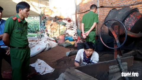 Ngày 18-12 xử vụ trộn hỗn hợp pin vào tiêu tại Đắk Nông - Ảnh 1. Ngày 18-12 xử vụ trộn hỗn hợp pin vào tiêu tại Đắk Nông - Ảnh 1.