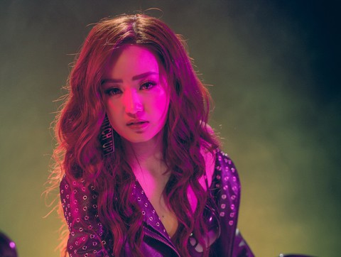 Cựu thành viên Mắt Ngọc tung MV Biết đâu anh gặp may - Ảnh 1. Cựu thành viên Mắt Ngọc tung MV Biết đâu anh gặp may - Ảnh 1.