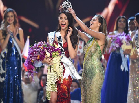 Kiểu catwalk nham thạch của Hoa hậu Hoàn vũ Catriona Gray - Ảnh 1. Kiểu catwalk nham thạch của Hoa hậu Hoàn vũ Catriona Gray - Ảnh 1.