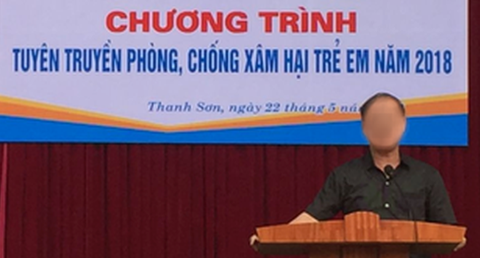 Hiệu trưởng nghi lạm dụng nam sinh từng phát biểu chống xâm hại trẻ - Ảnh 1. Hiệu trưởng nghi lạm dụng nam sinh từng phát biểu chống xâm hại trẻ - Ảnh 1.