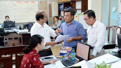 Cán bộ, công chức TP.HCM rộn niềm vui tăng thu nhập - Ảnh 1. Cán bộ, công chức TP.HCM rộn niềm vui tăng thu nhập - Ảnh 1.