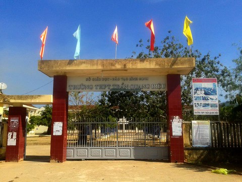 Học sinh dùng cây sắt đánh thầy giáo phải nhập viện cấp cứu - Ảnh 1. Học sinh dùng cây sắt đánh thầy giáo phải nhập viện cấp cứu - Ảnh 1.